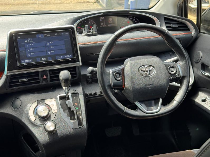 
								Toyota Sienta full									