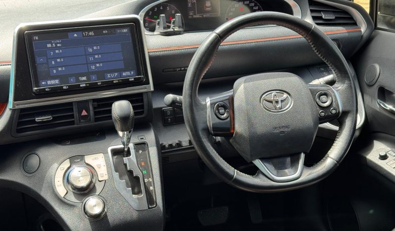 
								Toyota Sienta full									