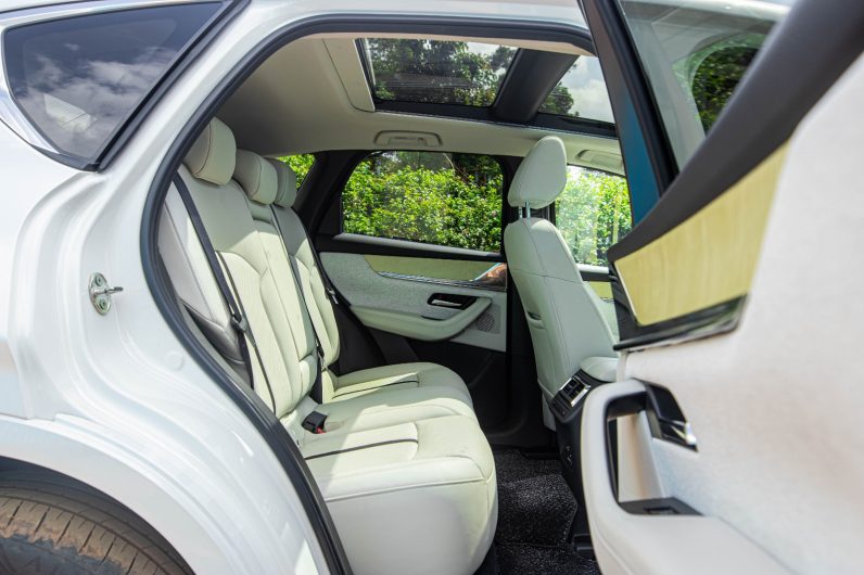 
								Mazda CX-60 full									