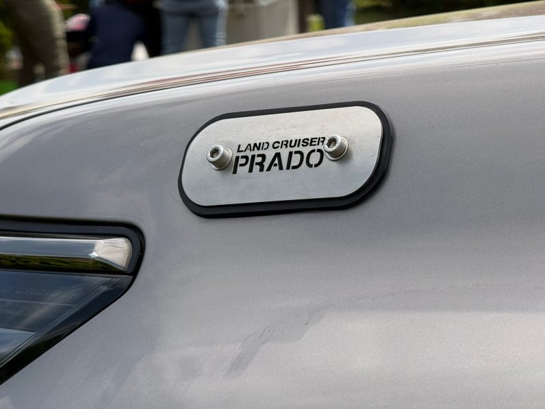 
								Toyota Land Cruiser Prado TXL full									