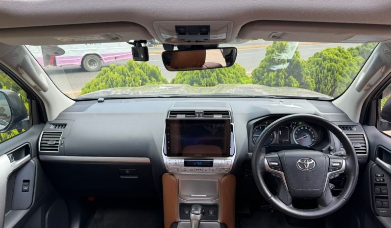 
								Toyota Land Cruiser Prado TXL full									