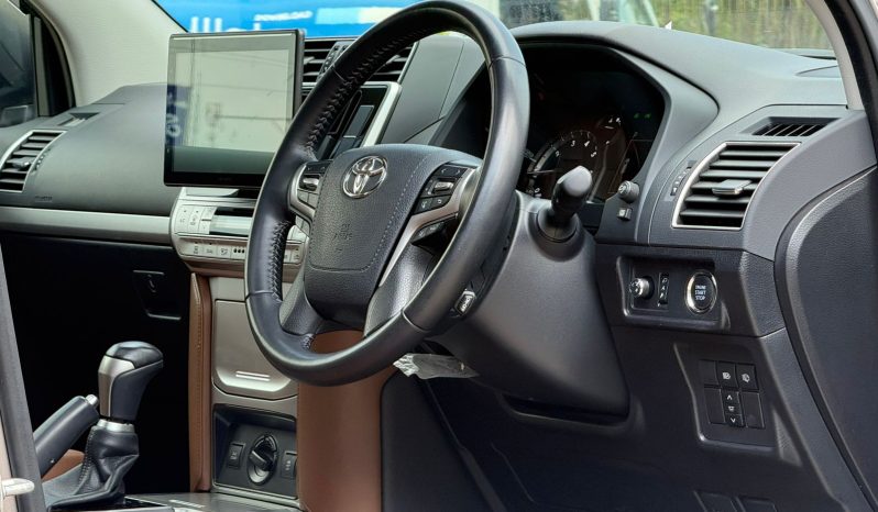 
								Toyota Land Cruiser Prado TXL full									