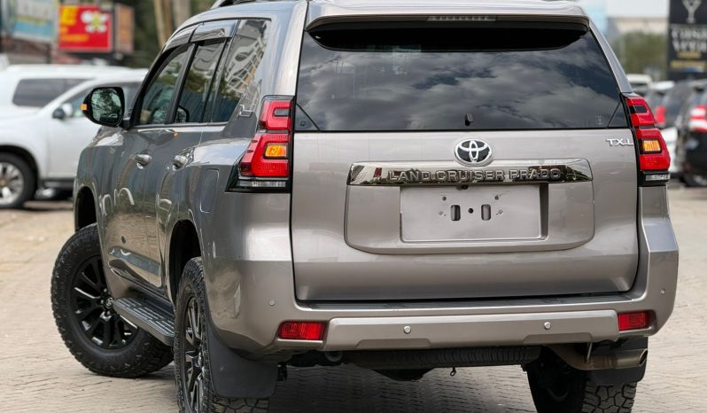 
								Toyota Land Cruiser Prado TXL full									
