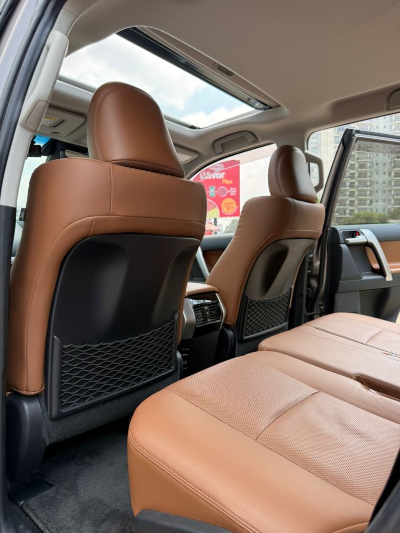 
								Toyota Land Cruiser Prado TXL full									