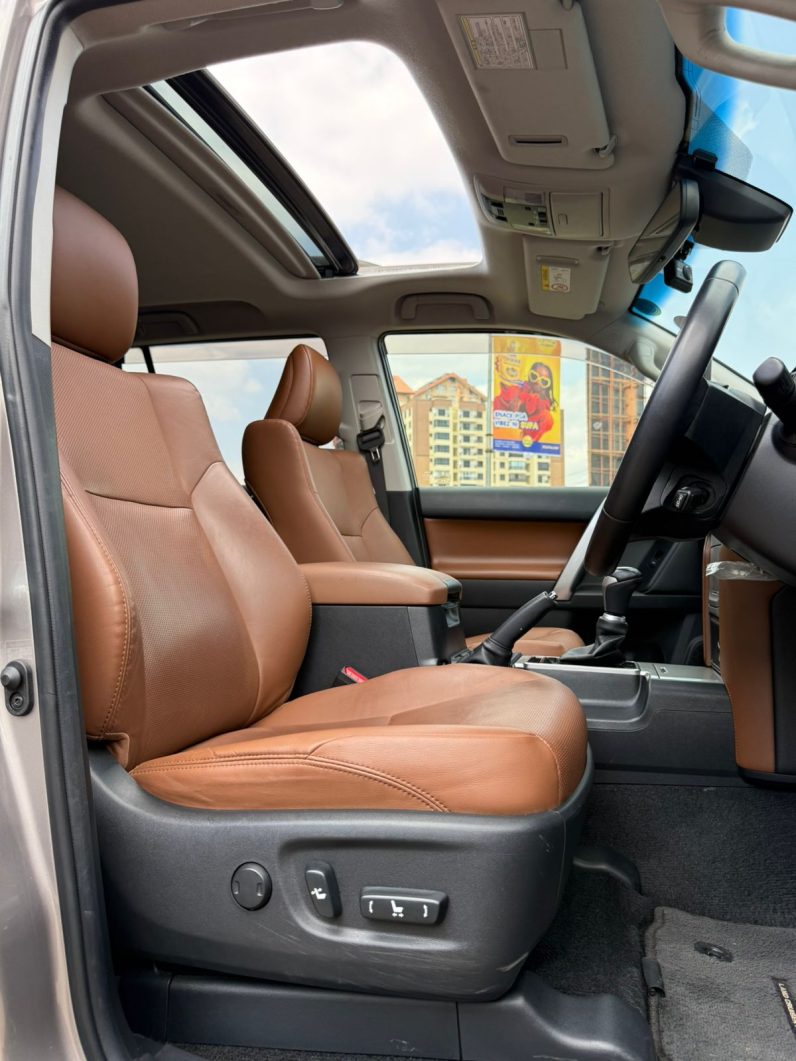 
								Toyota Land Cruiser Prado TXL full									