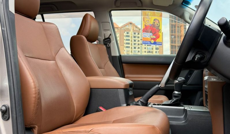 
								Toyota Land Cruiser Prado TXL full									
