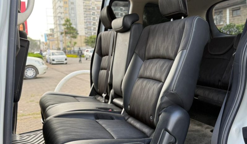 
								Honda Odyssey Absolute full									