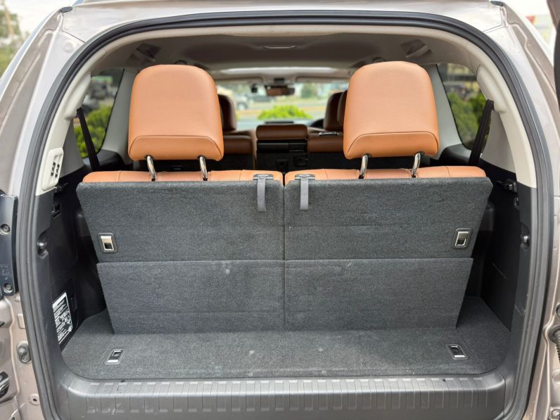 
								Toyota Land Cruiser Prado TXL full									