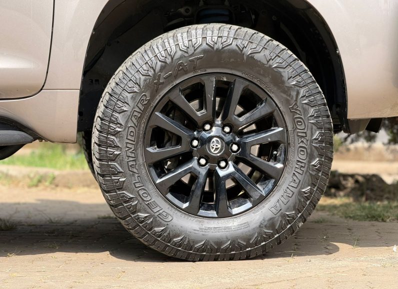 
								Toyota Land Cruiser Prado TXL full									