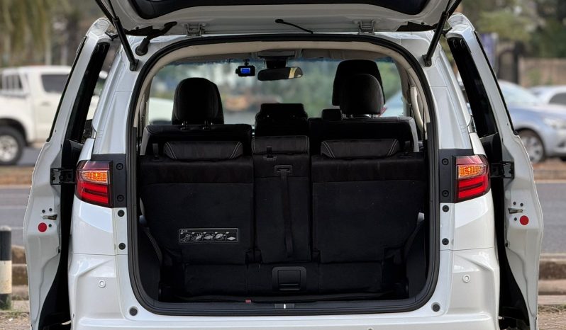 
								Honda Odyssey Absolute full									