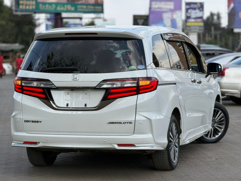 
								Honda Odyssey Absolute full									