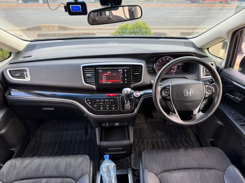 
								Honda Odyssey Absolute full									