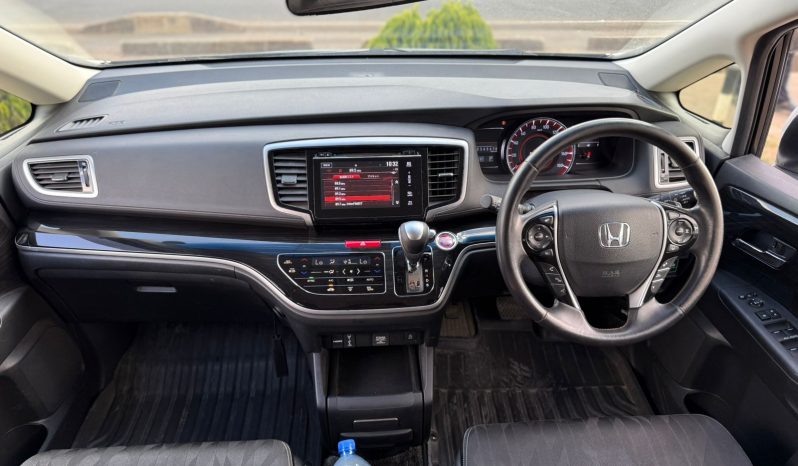 
								Honda Odyssey Absolute full									