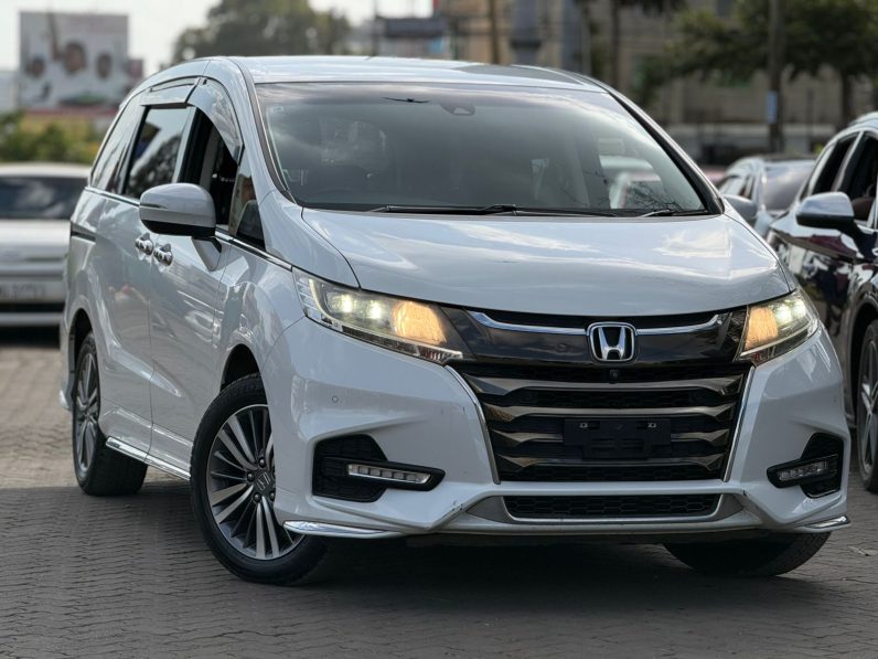 
								Honda Odyssey Absolute full									