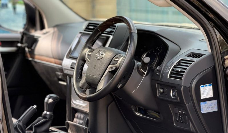
								Toyota Sienta full									