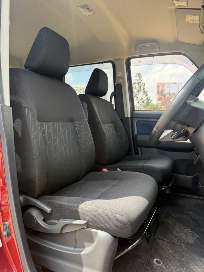 
								Toyota Roomy full									