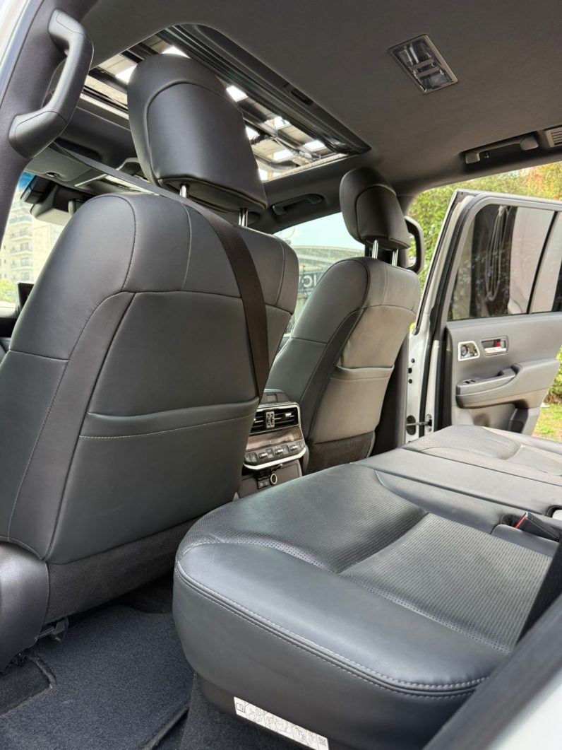 
								Toyota Land Cruiser300 Gr Sport full									