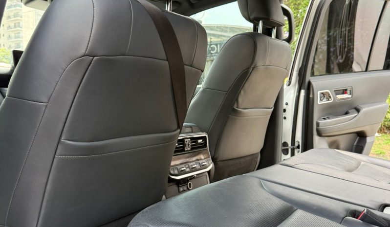 
								Toyota Land Cruiser300 Gr Sport full									