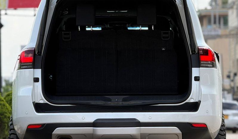 
								Toyota Land Cruiser300 Gr Sport full									