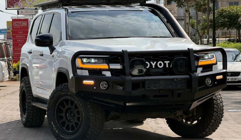 
								Toyota Land Cruiser300 Gr Sport full									