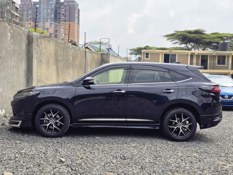 
								Toyota Harrier full									