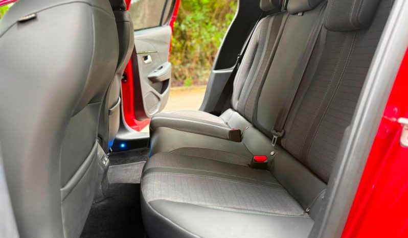 
								Peugeot 208 full									