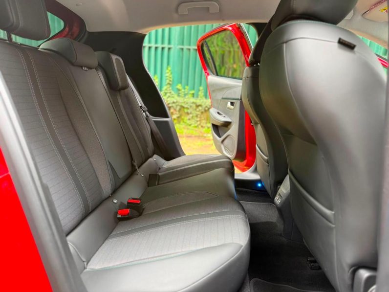 
								Peugeot 208 full									