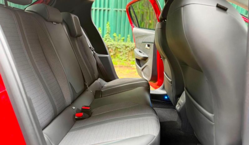 
								Peugeot 208 full									