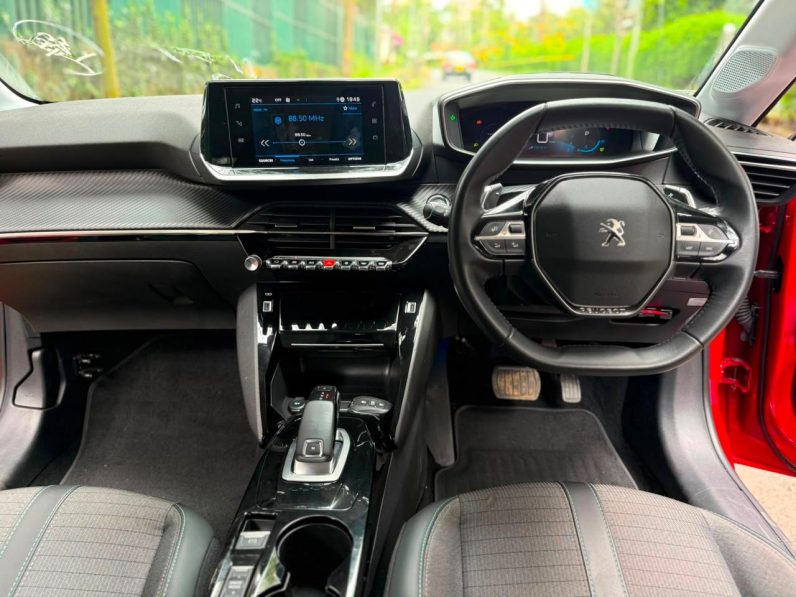 
								Peugeot 208 full									