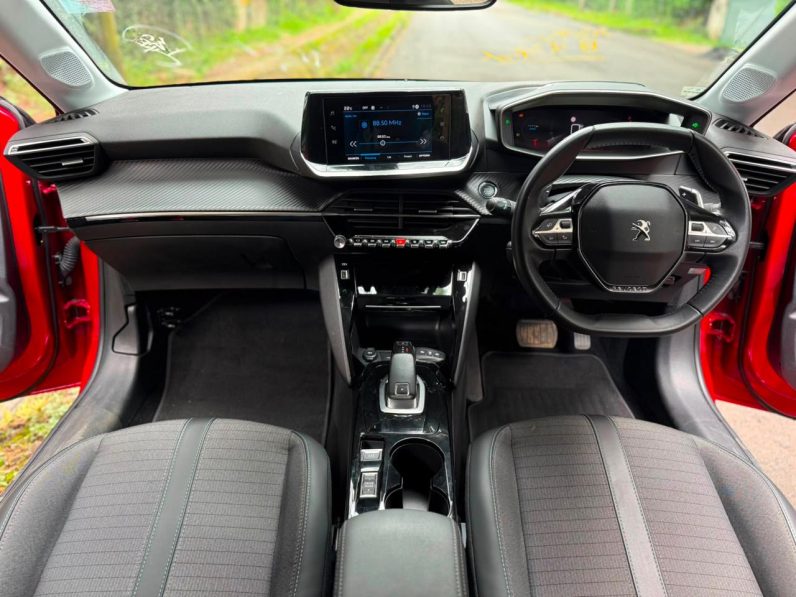 
								Peugeot 208 full									