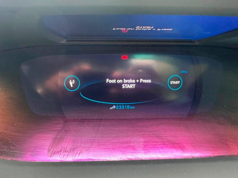 
								Peugeot 208 full									