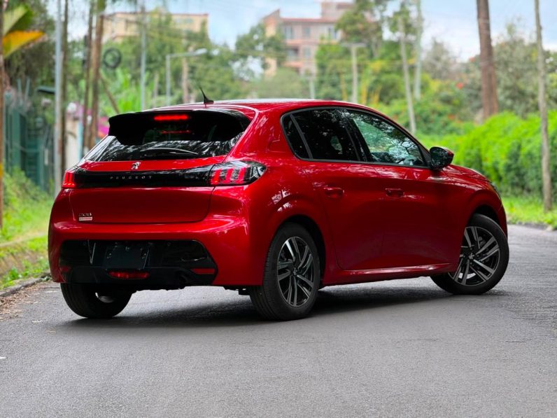 
								Peugeot 208 full									