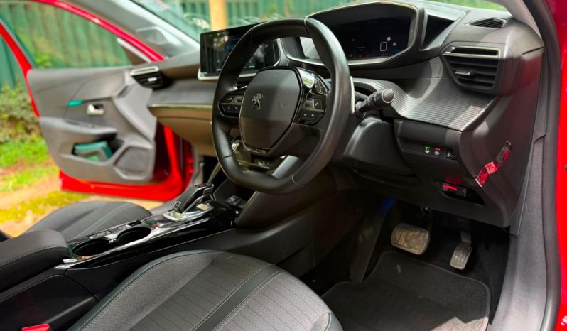 
								Peugeot 208 full									