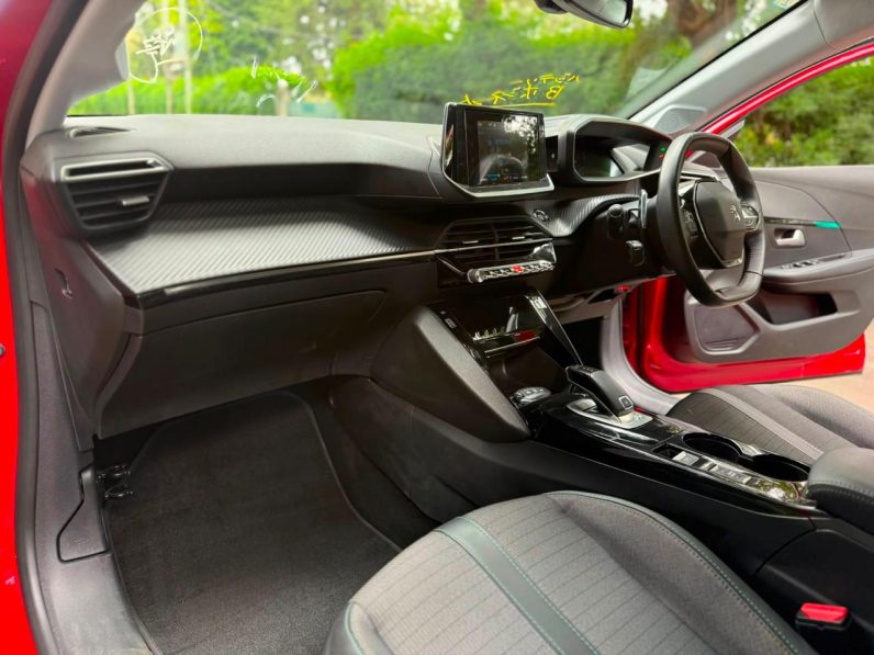 
								Peugeot 208 full									