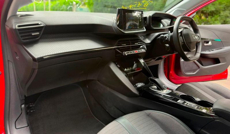
								Peugeot 208 full									