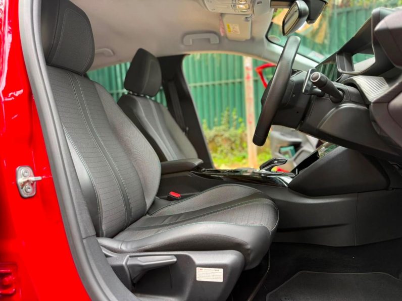 
								Peugeot 208 full									