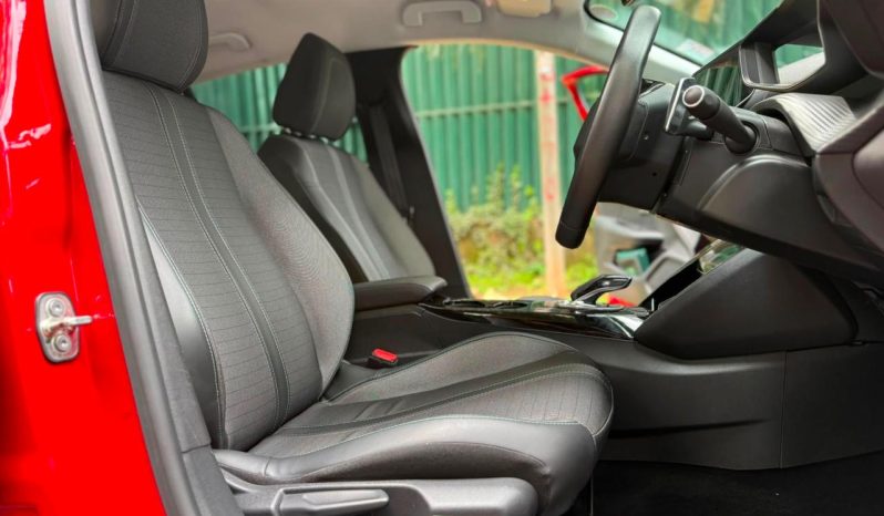
								Peugeot 208 full									