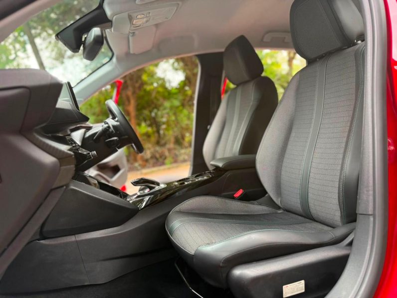 
								Peugeot 208 full									
