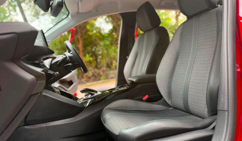 
								Peugeot 208 full									