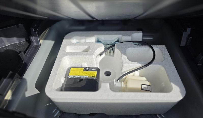 
								Toyota Fielder full									