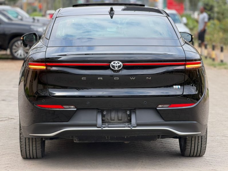 
								Toyota Crown full									