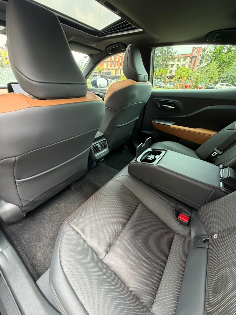 
								Toyota Crown full									