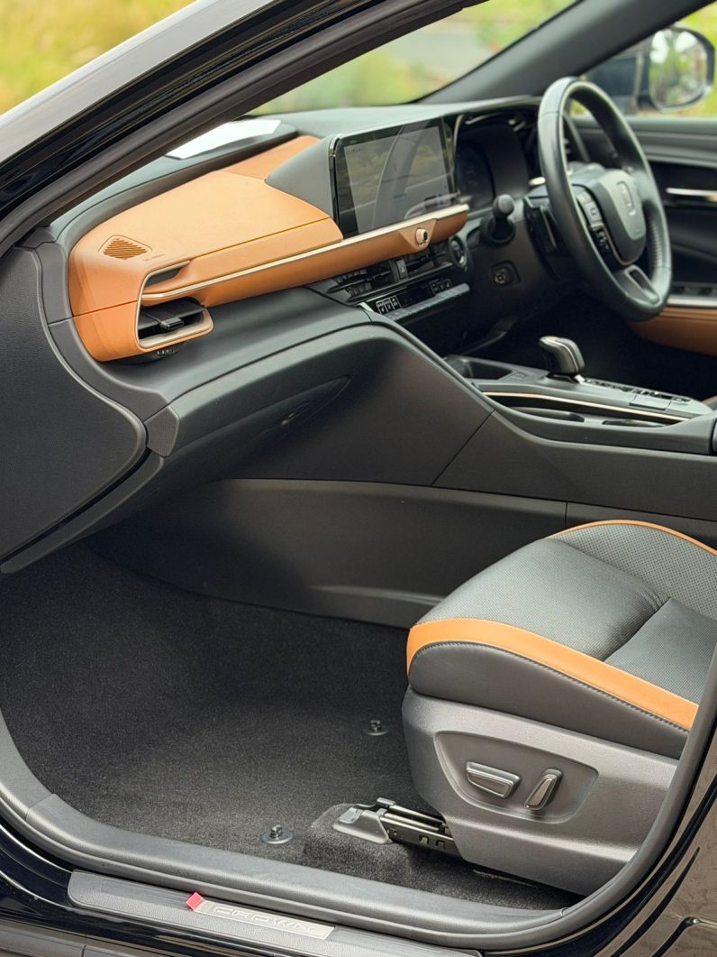 
								Toyota Crown full									
