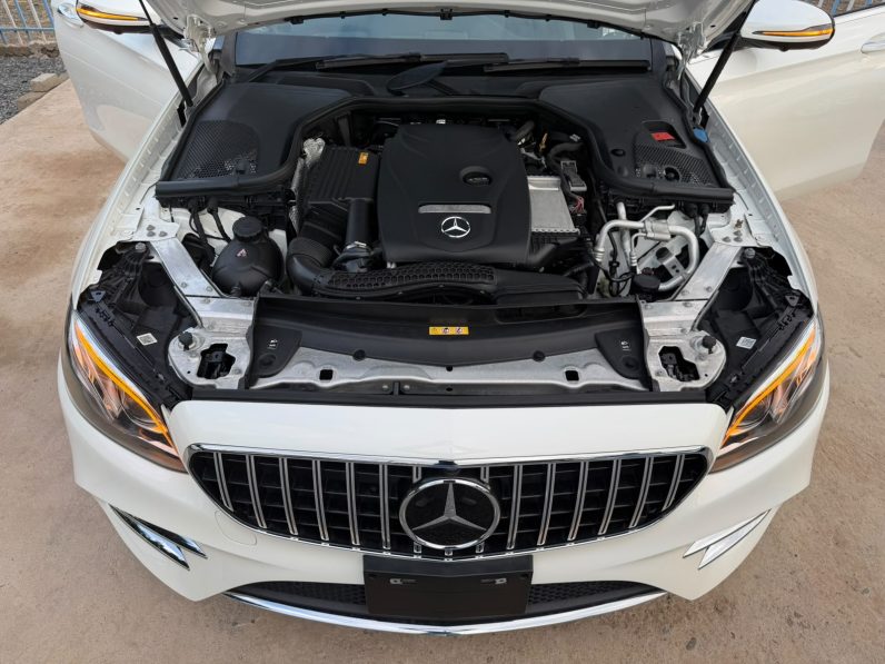 
								Mercedes Benz E200 full									