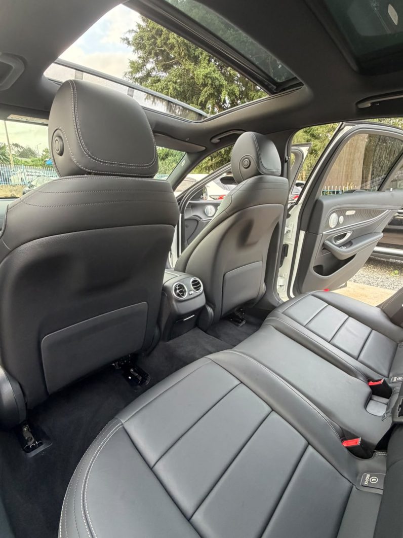 
								Mercedes Benz E200 full									