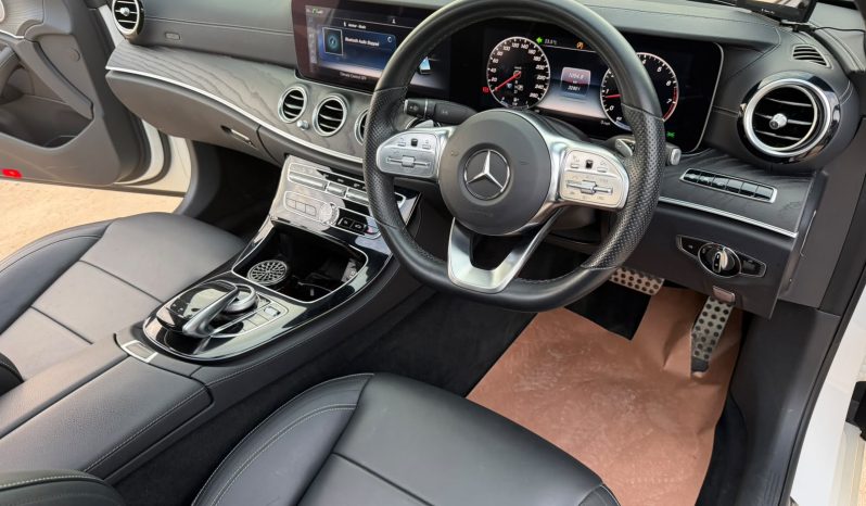 
								Mercedes Benz E200 full									