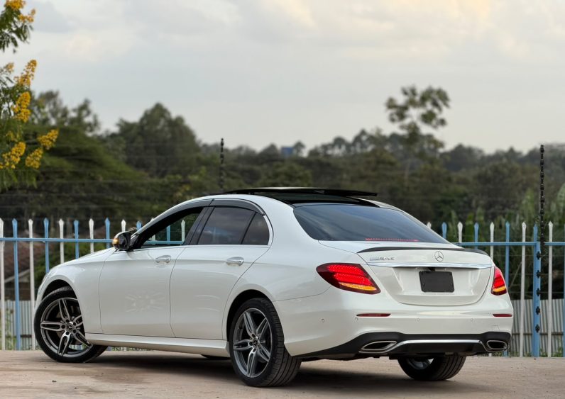 
								Mercedes Benz E200 full									