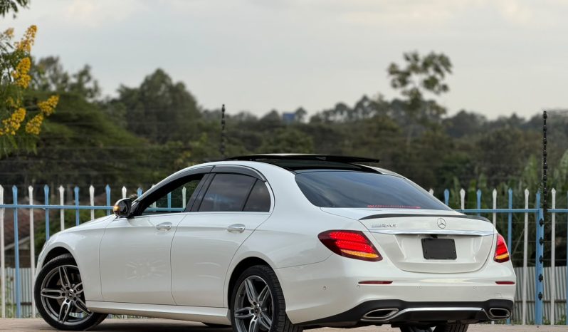 
								Mercedes Benz E200 full									