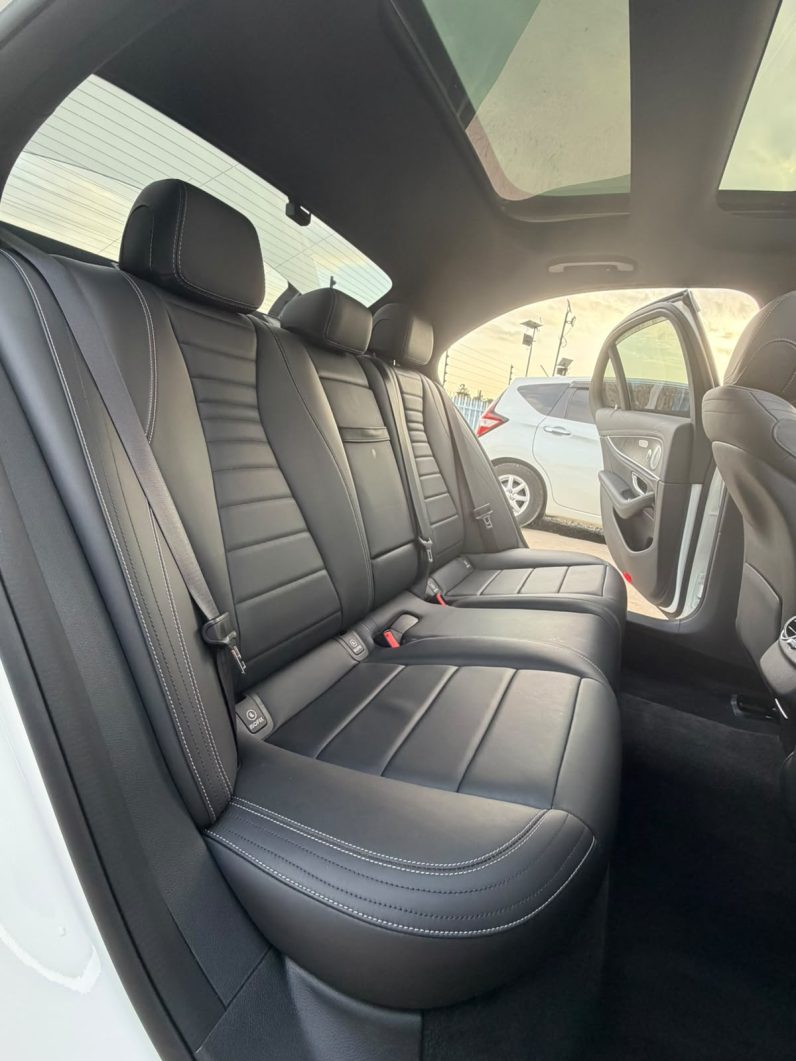 
								Mercedes Benz E200 full									