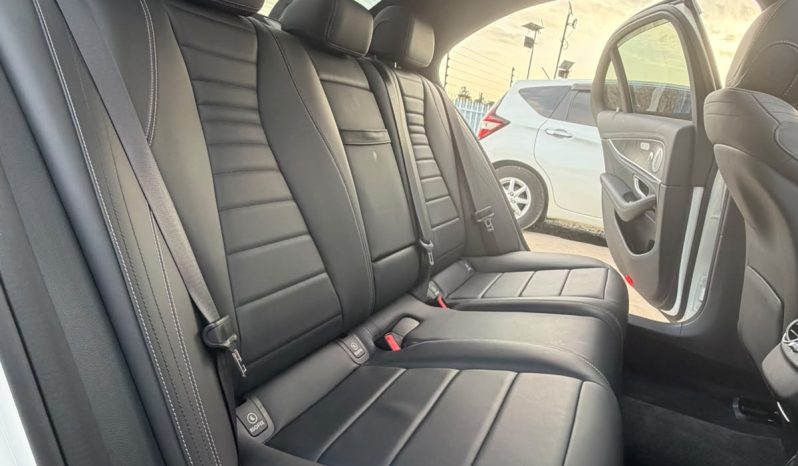 
								Mercedes Benz E200 full									